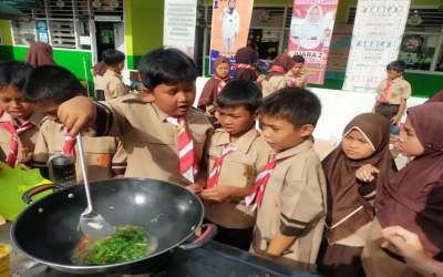 Siswa Kelas 4 MIN 2 Kota Padang Gelar Memasak Sayur dalam Proyek P5RA Bertema “Hidup Berkelanjutan”