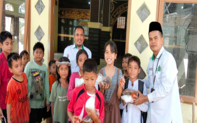 Peduli Pascabanjir, MIN 2 Kota Padang Antar MBG Langsung ke Rumah Peserta Didik yang Terdampak