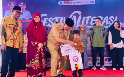 Siswa MIN 2 Kota Padang Muhammad Hadi Almukmin Raih Penghargaan Pemustaka Terbaik Termuda Sumbar 2026